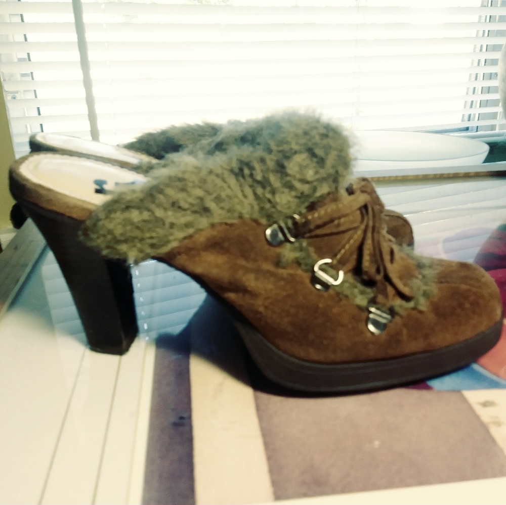 Report Women's Footwear Stylish Shoes.